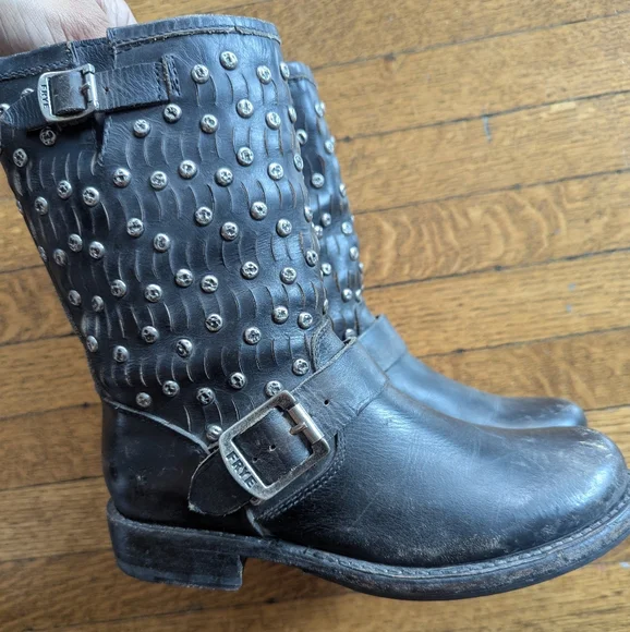 Frye Jenna Distressed Stud Short Moto Black boots in size 5.5 - Picture 8 of 12